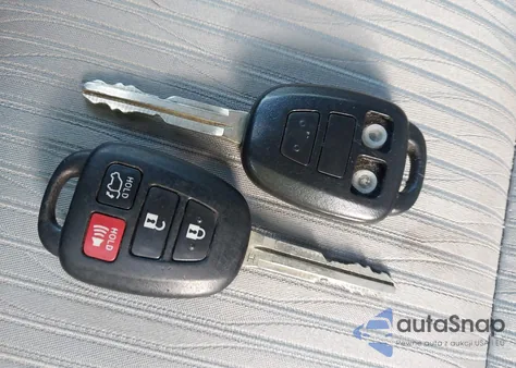 2017 Toyota Highlander Le Plus из США, поврежденный, VIN 5TDBZRFH5HS443592